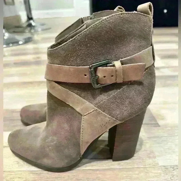 Guess Ankle Boots Sz. 8.5M - Picture 1 of 7